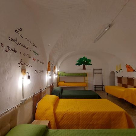 Albergue Lupus In Fabula Miglionico Exterior foto