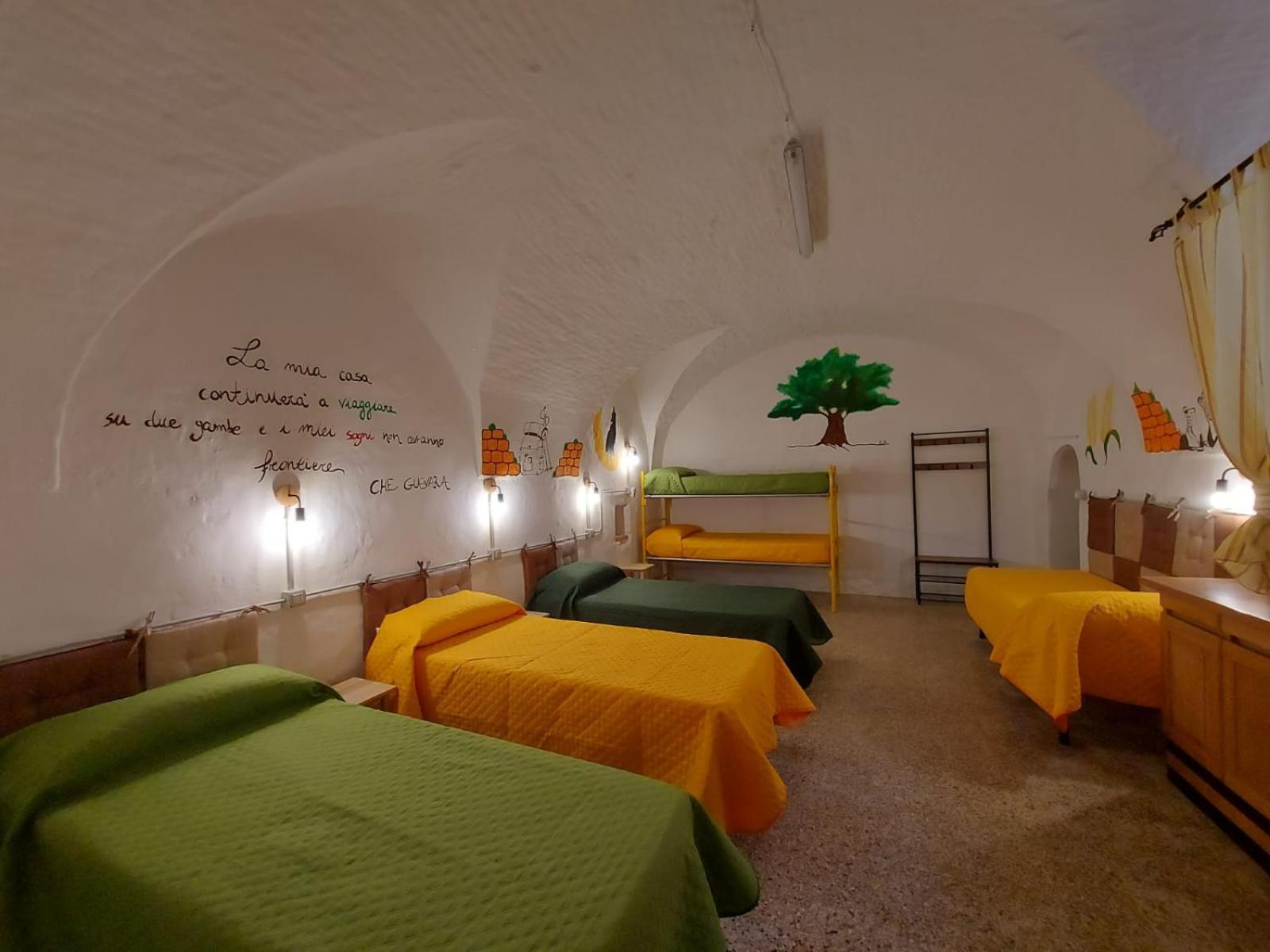 Albergue Lupus In Fabula Miglionico Habitación foto